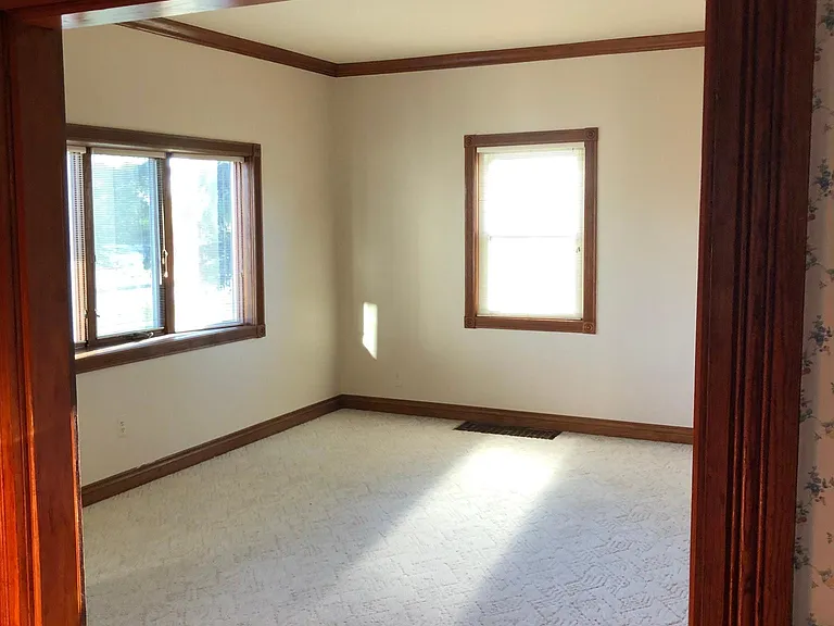 4820 W Newburg Rd — Photo 7