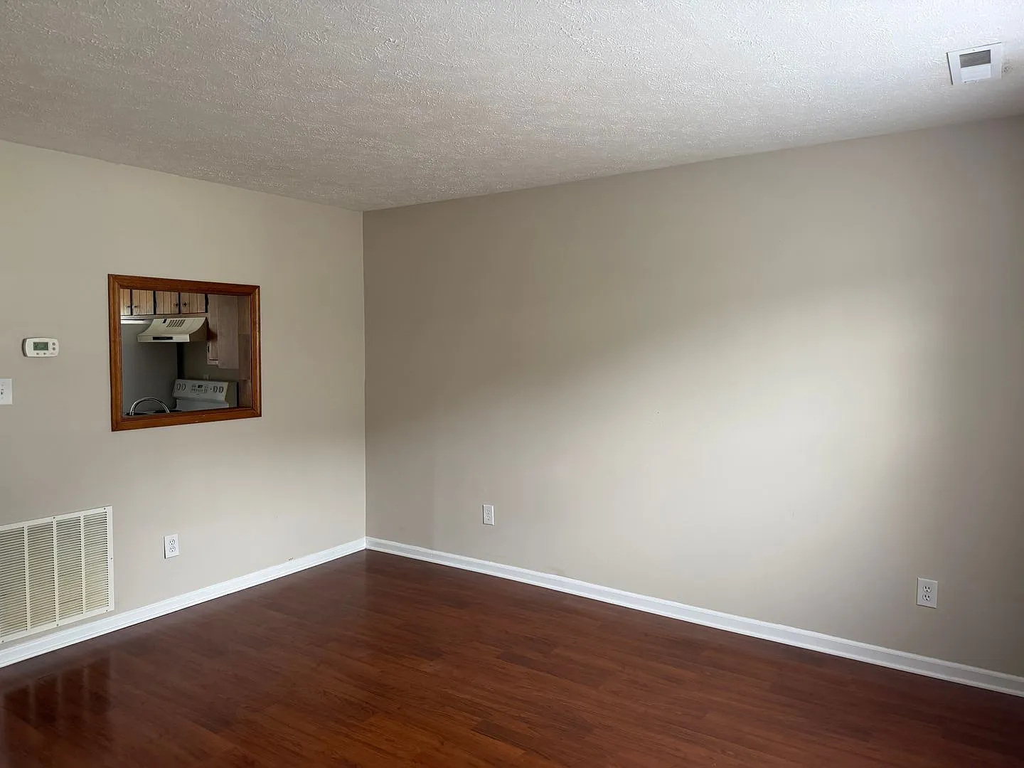 2 Bedroom Duplex Townhouse off Wards Ferry Road — Photo 2