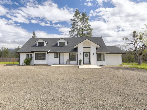 683 Rockwood Ln, Eagle Pt, OR 97524