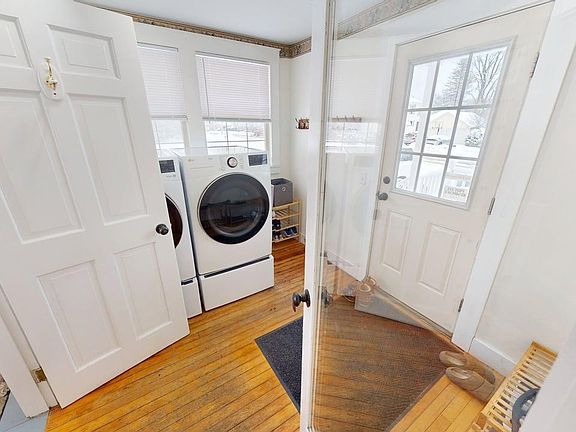 4th image of 161 Webster Avenue