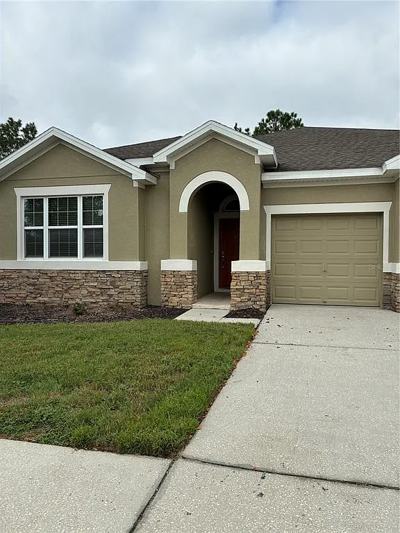 4 bed, 3.0 bath, 2876 sqft, $3,300 — Photo 2