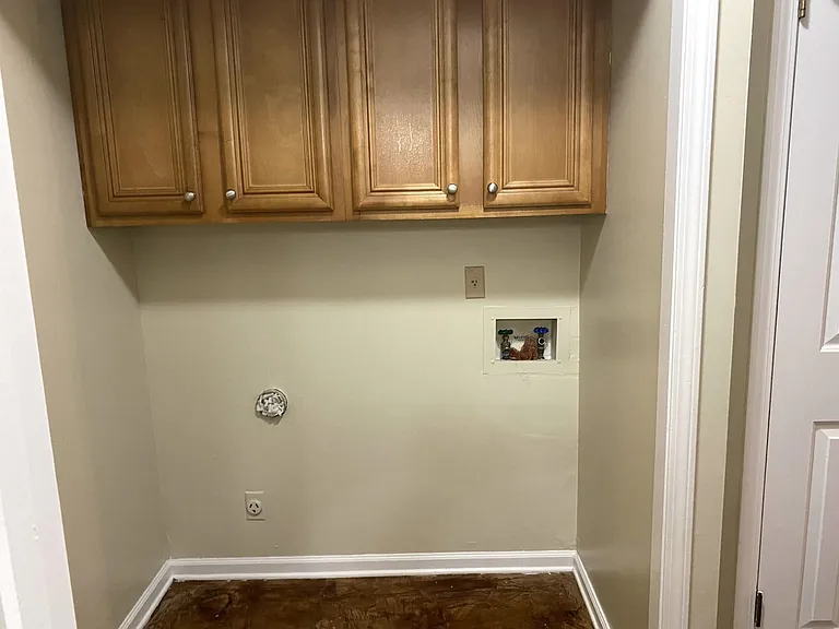 7918 Farmingdale Rd — Photo 11
