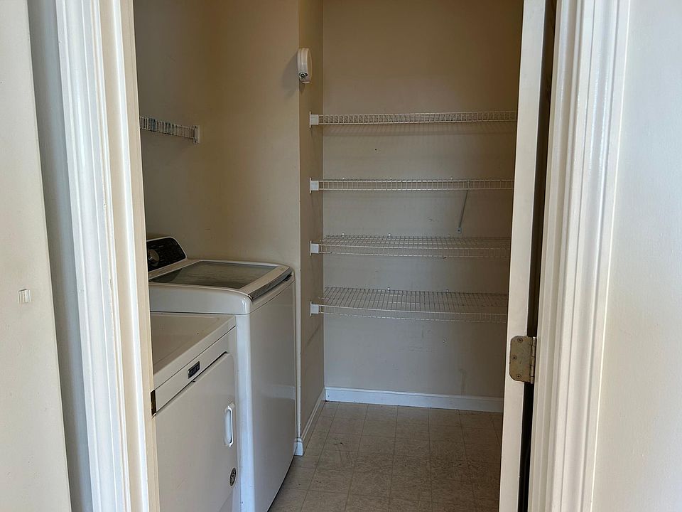 Pantry, washer/dryer