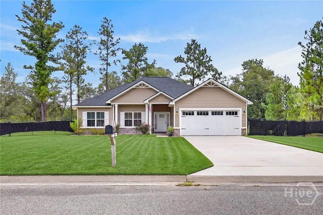 4 bed, 2.0 bath, 1680 sqft, $2,250 — Photo 2