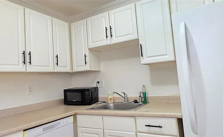 1504 Virginia Ave #105 — Photo 11
