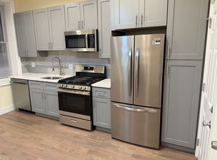 926 N Calvert St APT 3, Baltimore, MD 21202