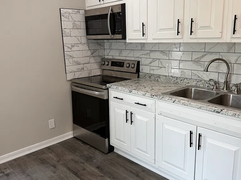 228 N Main St — Photo 14