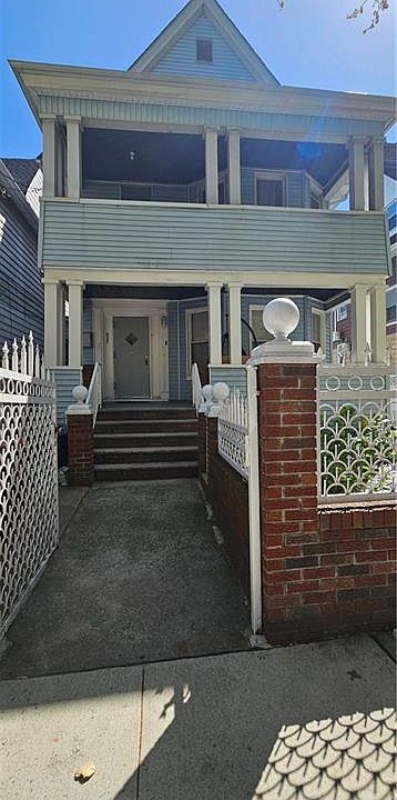 1st image of 627 E 32nd St