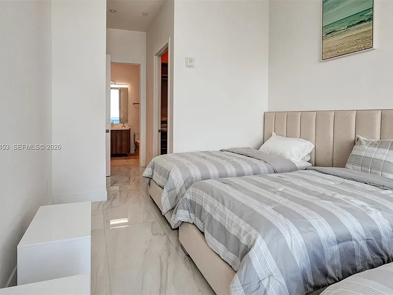 17550 Collins Ave #Penthouse 2 — Photo 23