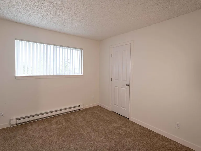 Northern Lights Apartments — Photo 16
