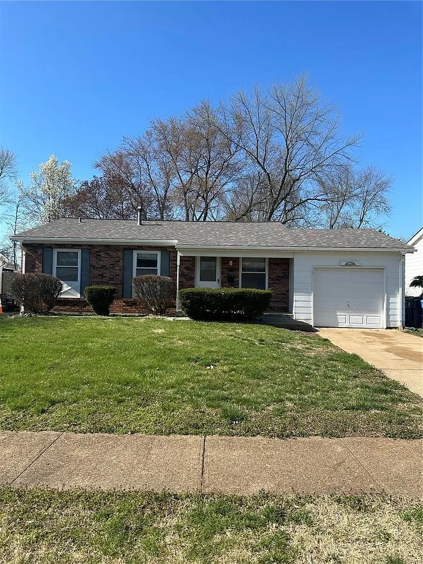1130 Thompson Dr photo 1