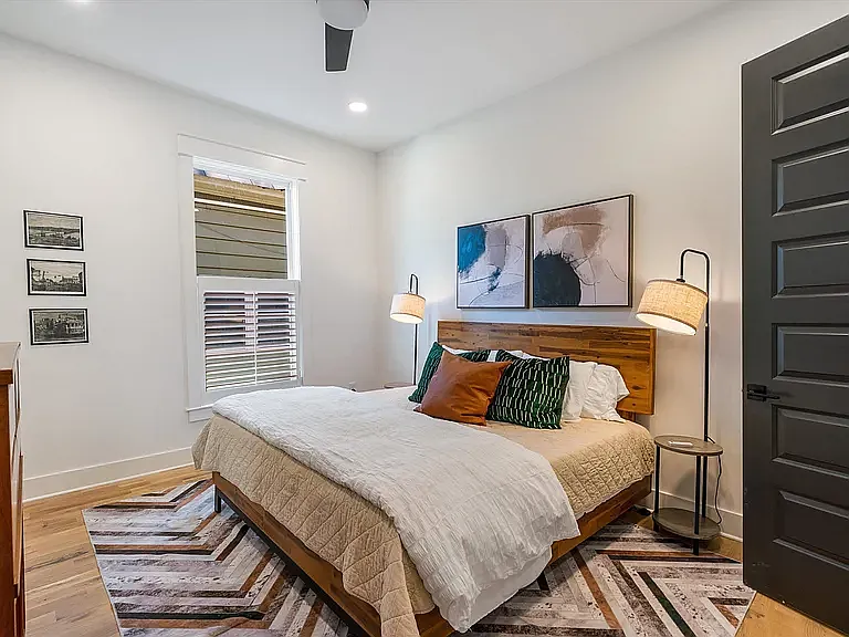 2228 Oliver Ave — Photo 4