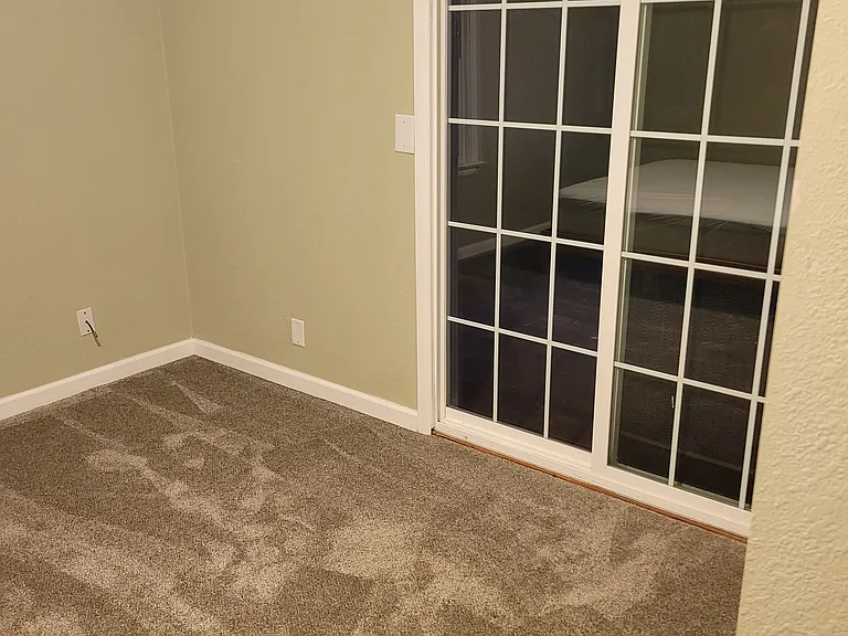 911 NE Campus Dr — Photo 15