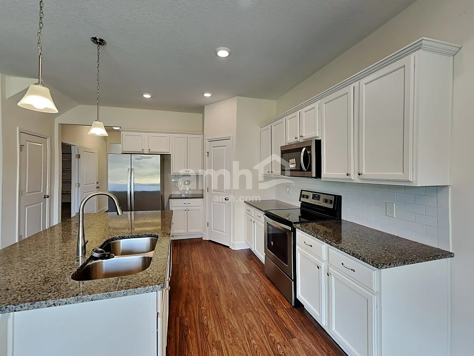 4 bed, 2.5 bath, 2298 sqft, $2,395 — Photo 4