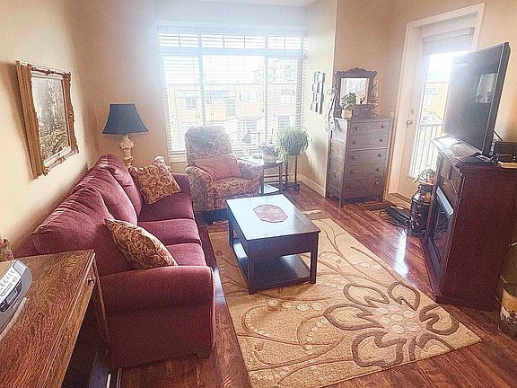 5th image of 11887 Burnett St #312