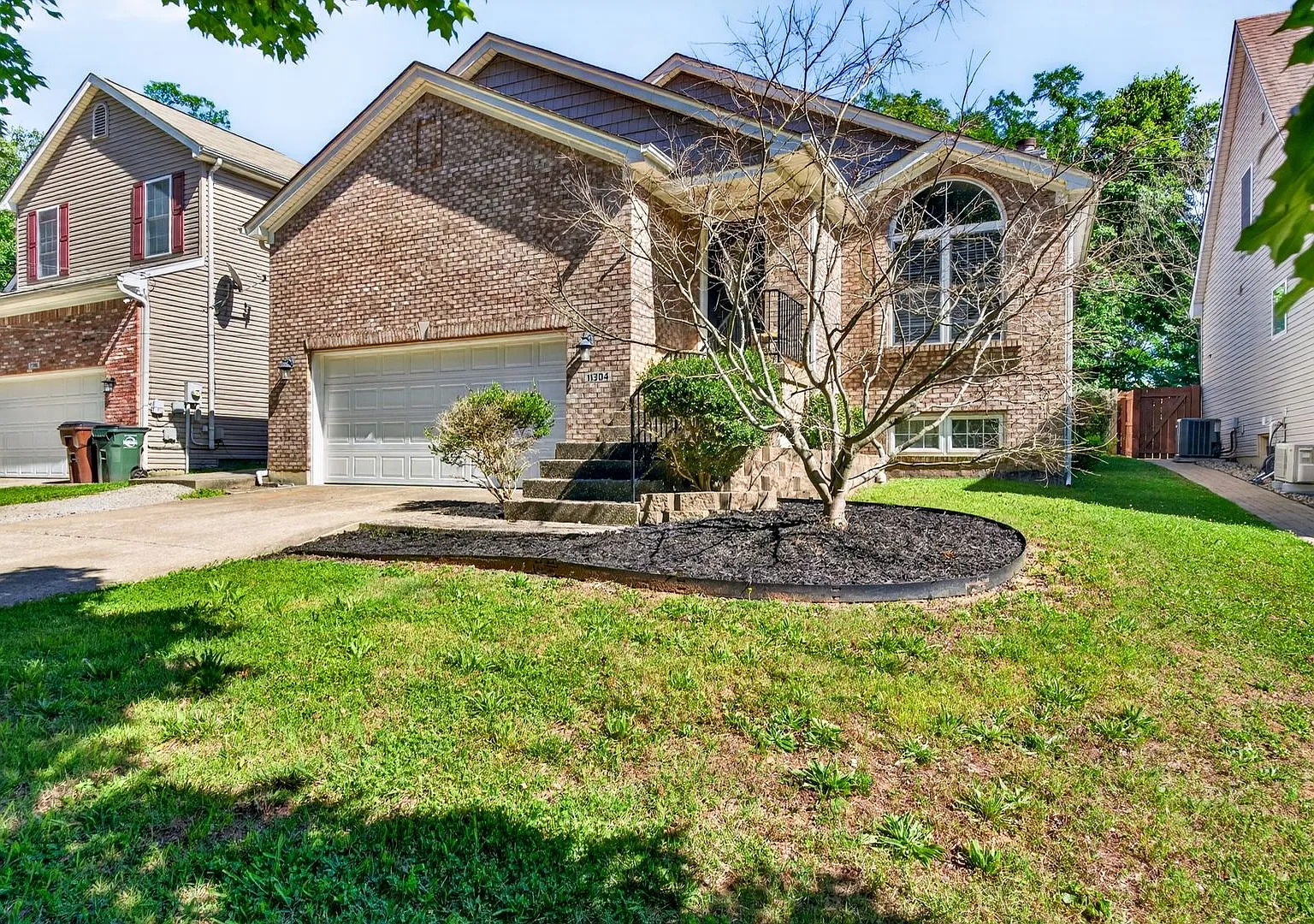 He Ultimate Middletown Retreat! Move-In Ready Ranch With Finished Basement & Fenced Oasis! — Photo 2