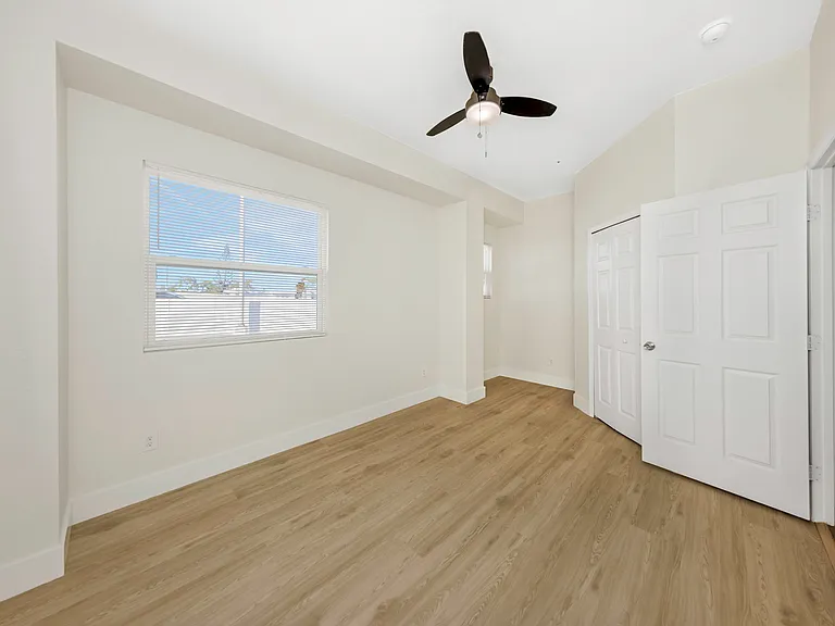 409 8th St N #6 — Photo 21