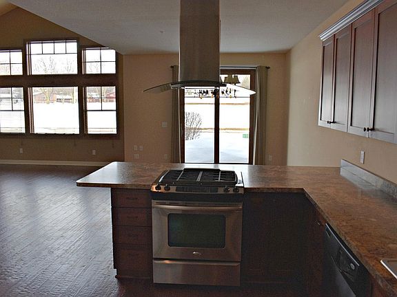 4th image of 571 Riverwood Dr SW