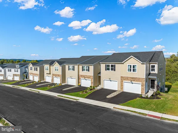 7651 Clayton Ave, Coopersburg, PA 18036