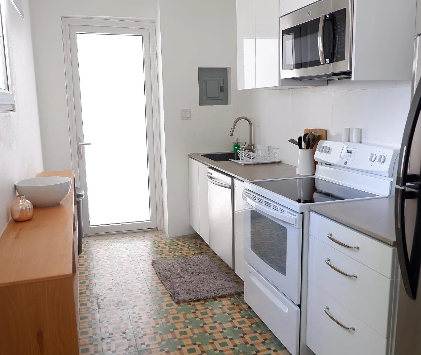 2 bed, $3,000 — Photo 2