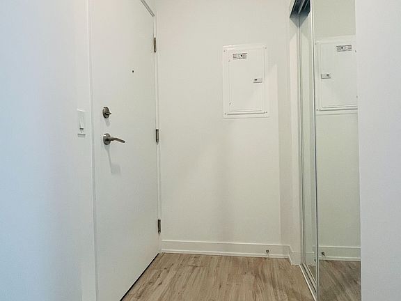 3rd image of 252 Church St #811