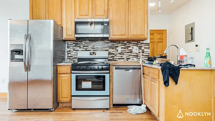 Rented by Nooklyn NYC LLC | media 31