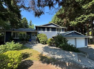 7620 NE 24th St, Medina, WA 98039