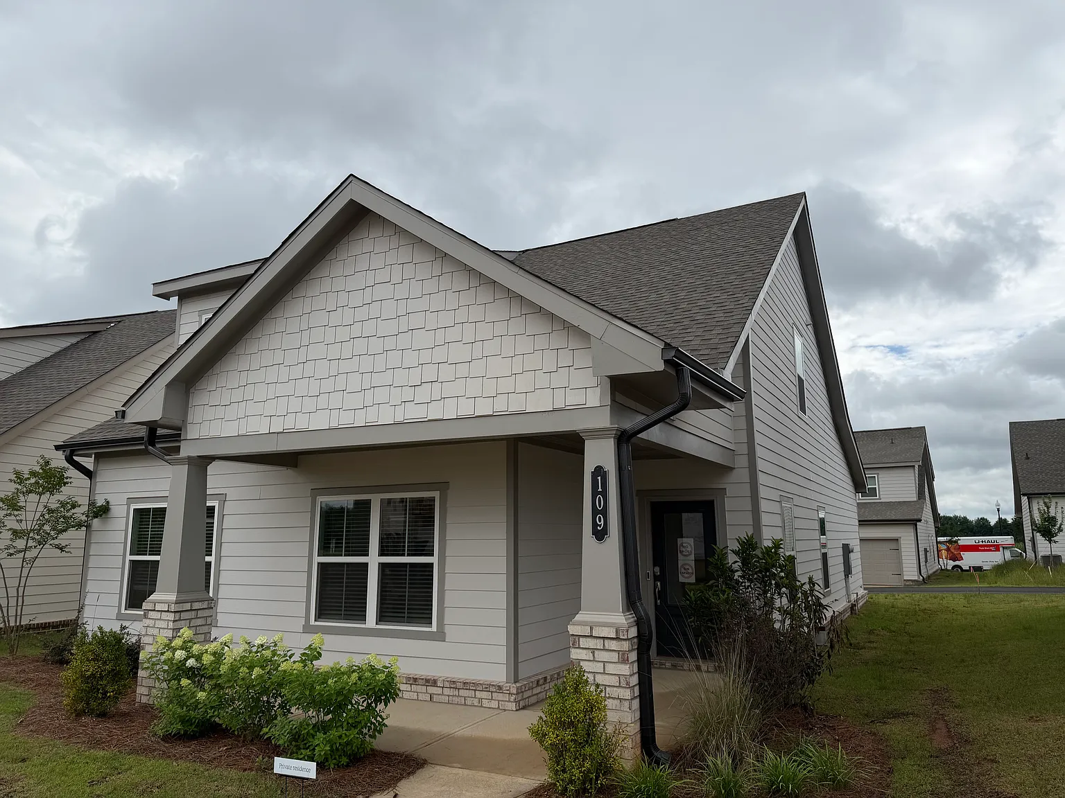 3 bed, 2.5 bath, 1660 sqft, $2,050 — Photo 3