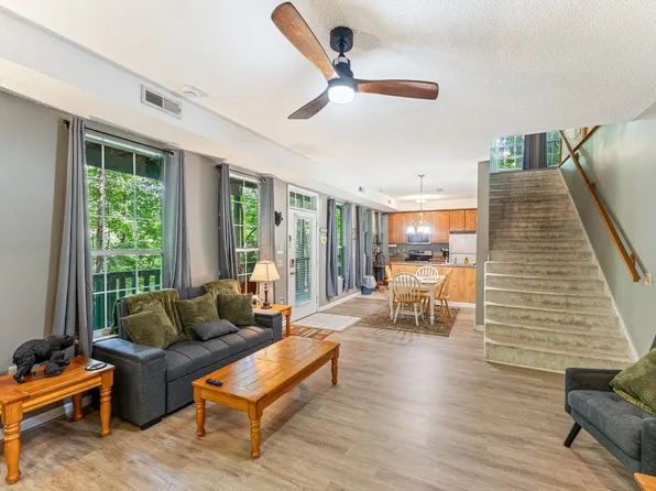 1052 Twin Oaks Rd, Gatlinburg, TN 37738