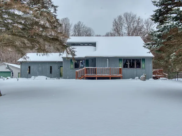 2850 Lyons Rd, Owosso, MI 48867