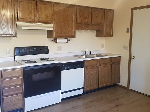 3rd image of 472 Patricia Dr