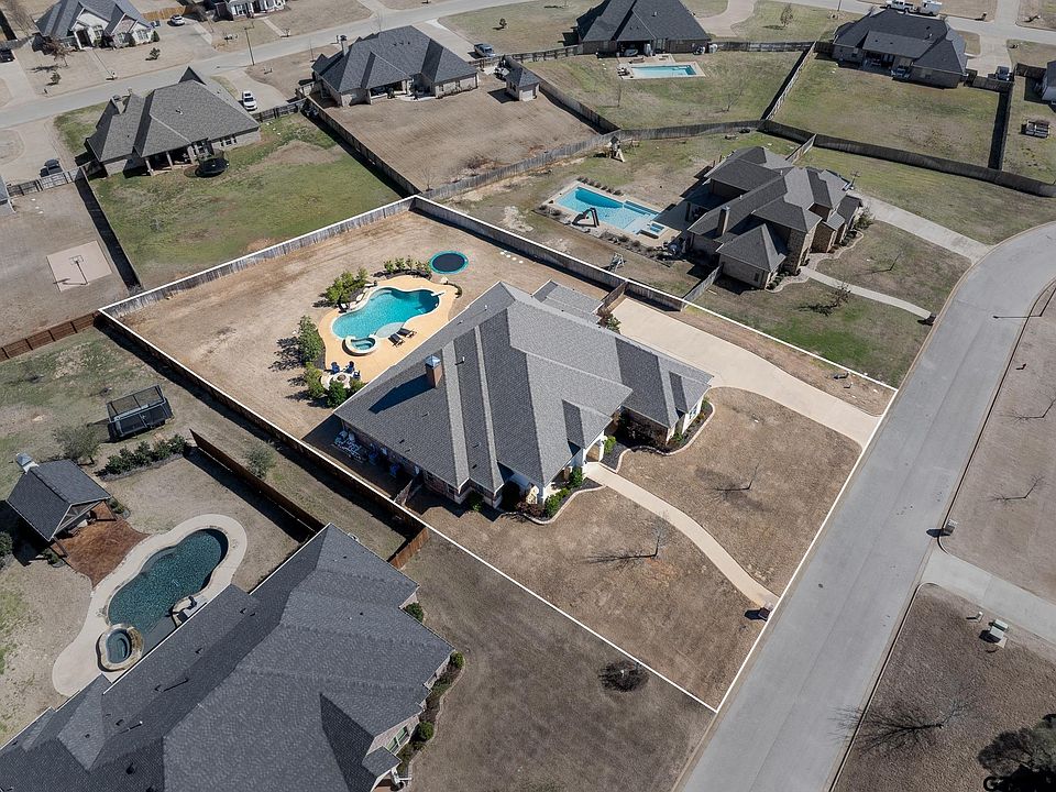 1st image of 220 Essex Dr