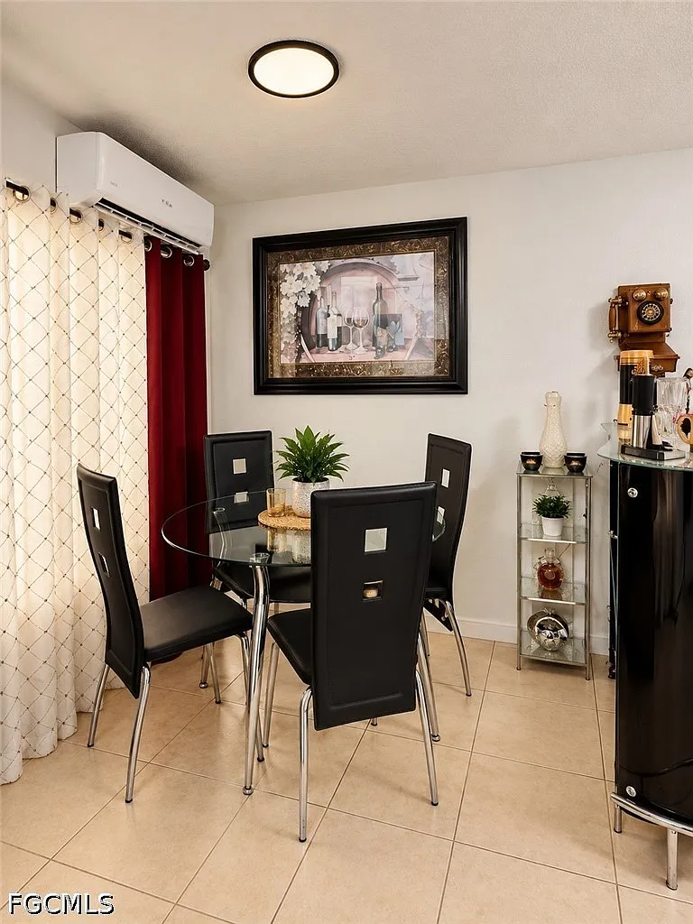 2 bed, 1.0 bath, 812 sqft, $1,500 — Photo 4