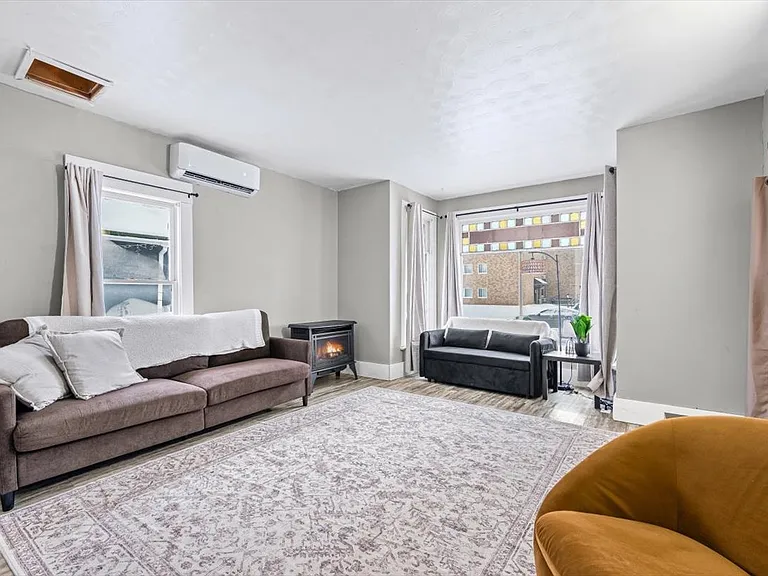 1241 Cedar St #1 — Photo 5