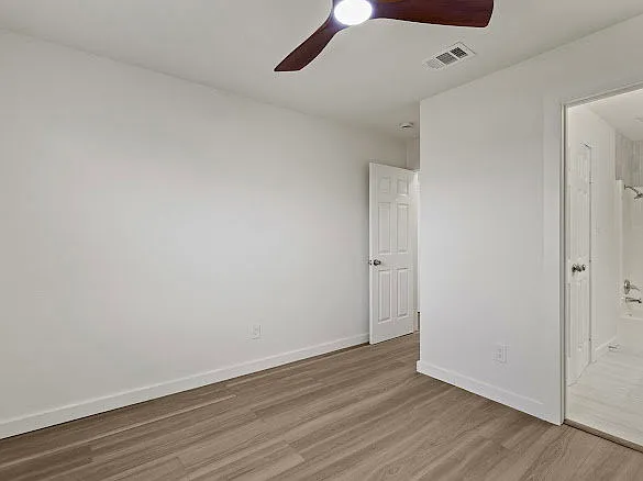 908 Isbell Rd — Photo 12