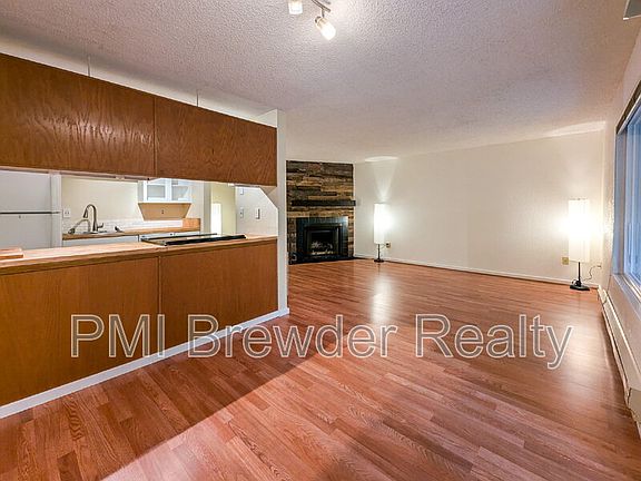 5th image of 19851 25th Ave NE APT 120