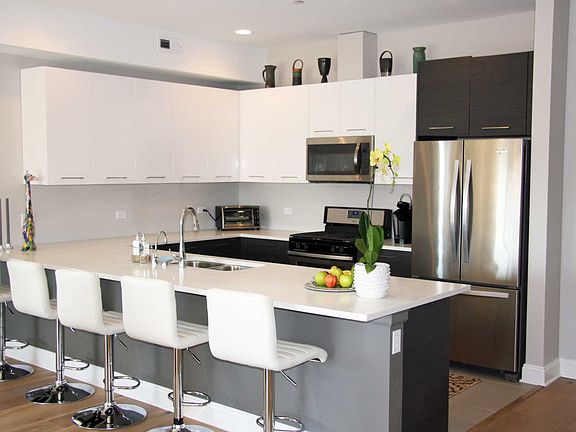 4th image of 833 Laurel Ave Unit 206