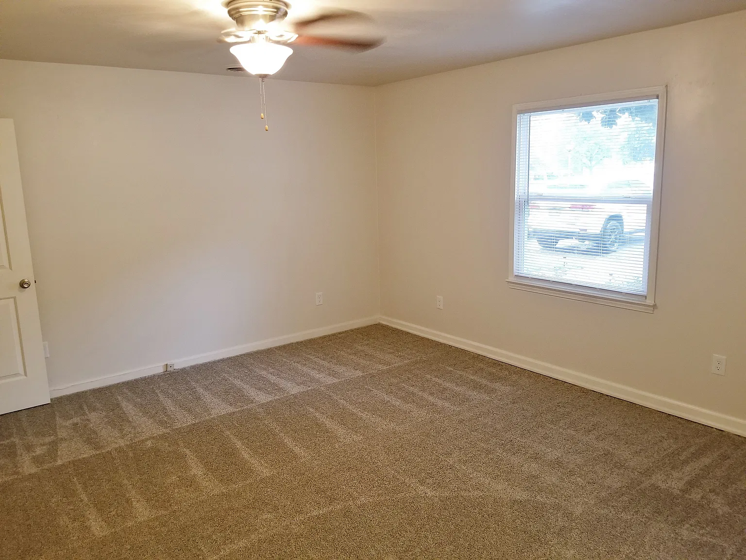 2 bed, 2.5 bath, 1332 sqft, $1,855 — Photo 2