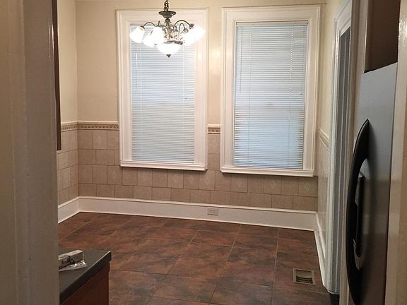 Dining area fits table & chairs for 6