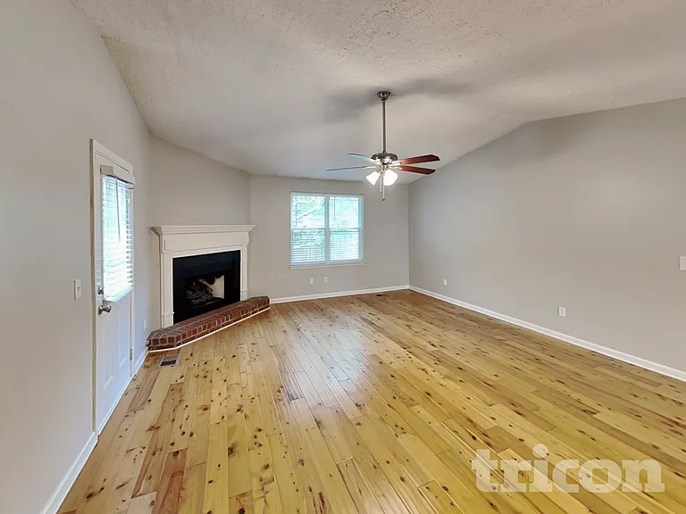 119 Bradford Cir — Photo 2