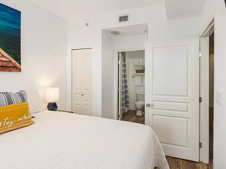 300 W Beech St #1904 — Photo 11