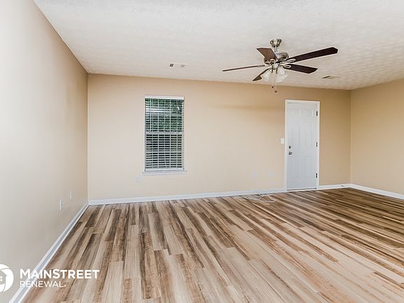 2nd image of 1660 Riverchase Circle East NE