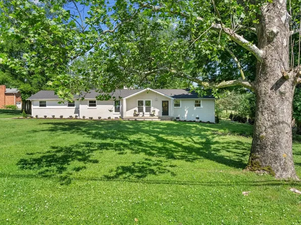 319 Indian Lake Rd, Hendersonville, TN 37075