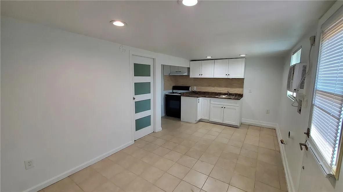 1 bed, 360 sqft, $1,800 — Photo 1