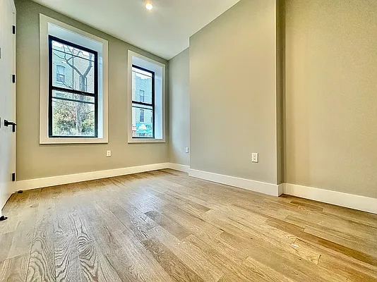 Rented by Outlive | media 6