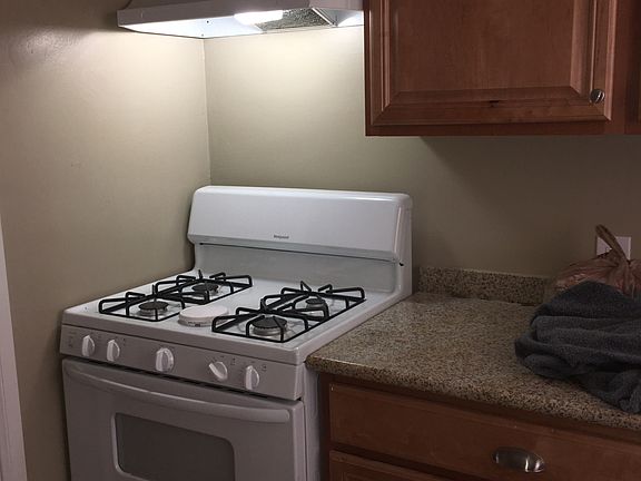 2nd image of 933 E 1st St APT 5