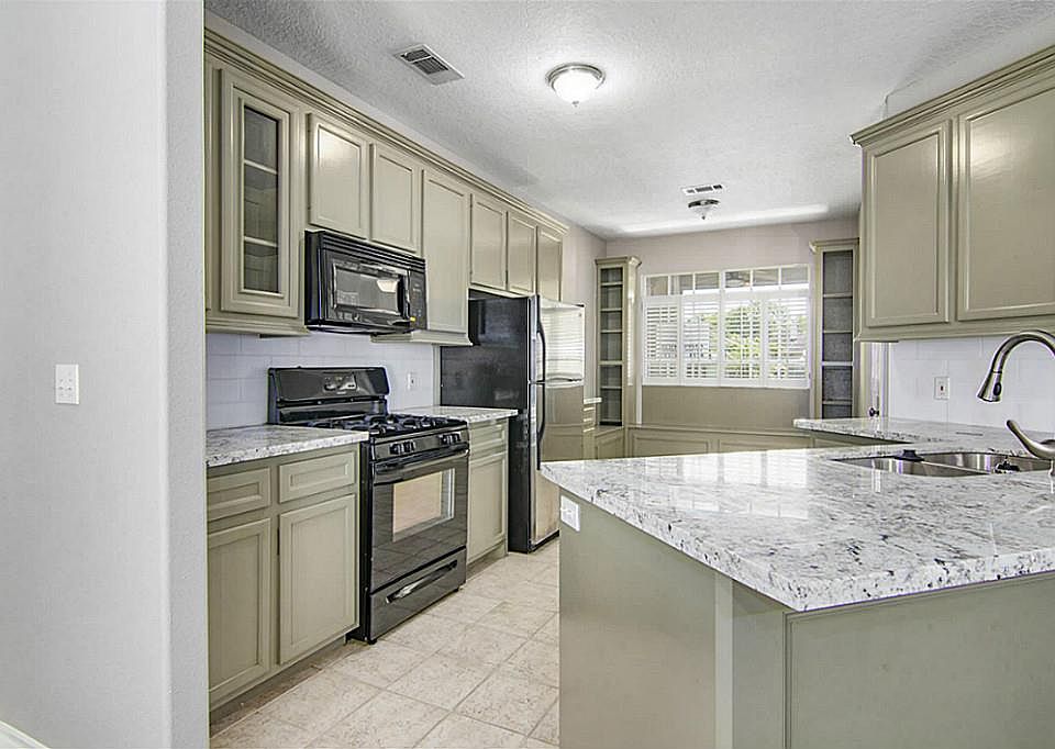 1st image of 114 Cove Cir