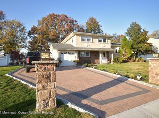 82 Holly Dr, Parlin, NJ 08859