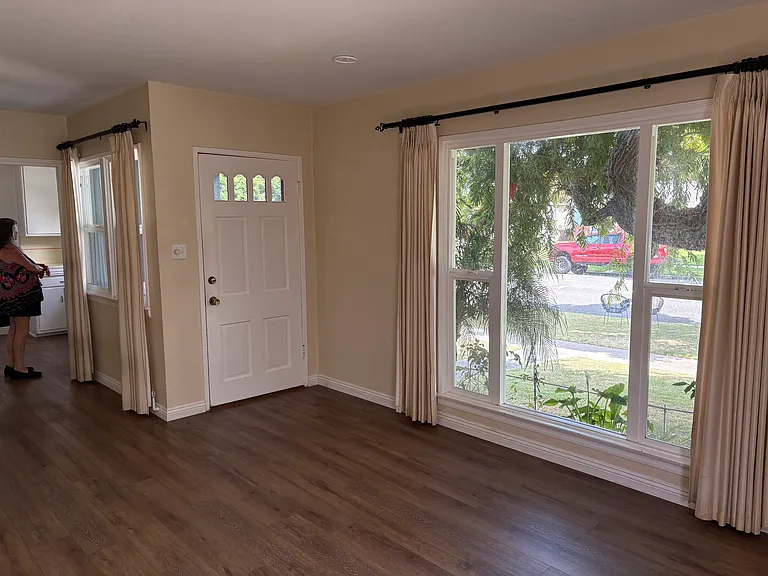222 Avenue C — Photo 2
