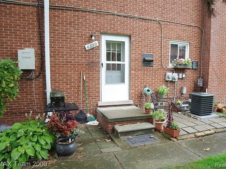 6880 Country Ln — Photo 11